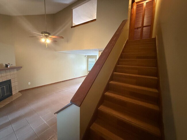 Building Photo - 5549 Cabot Dr N