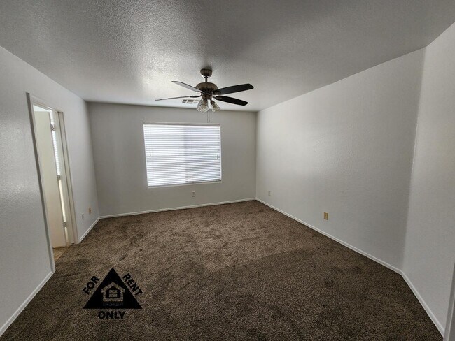 Building Photo - 15116 W Fillmore St