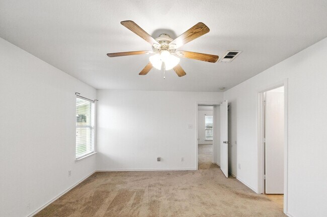 Building Photo - 142 Thunder Basin Dr