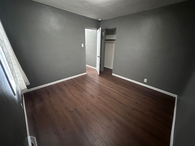 Building Photo - 2415 Jerden Ave