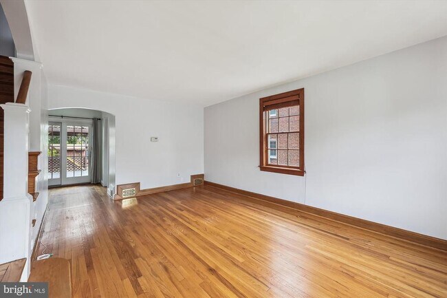 Building Photo - 503 S Veitch St
