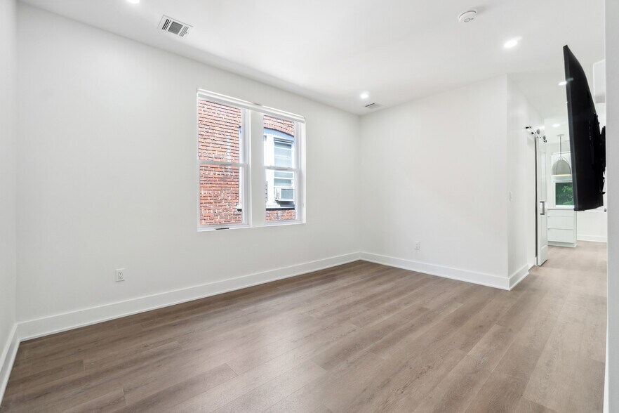 Building Photo - 632 Boulevard E