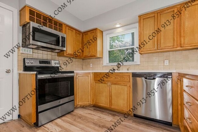 Building Photo - Incredible home in Romanelli Gardens!