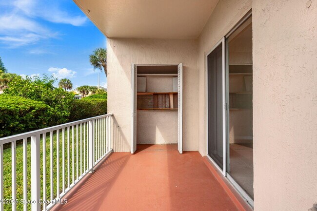 Building Photo - 8000 Ridgewood Ave