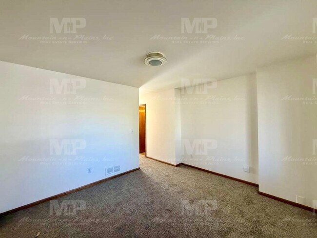 Building Photo - 4400 Vista Dr