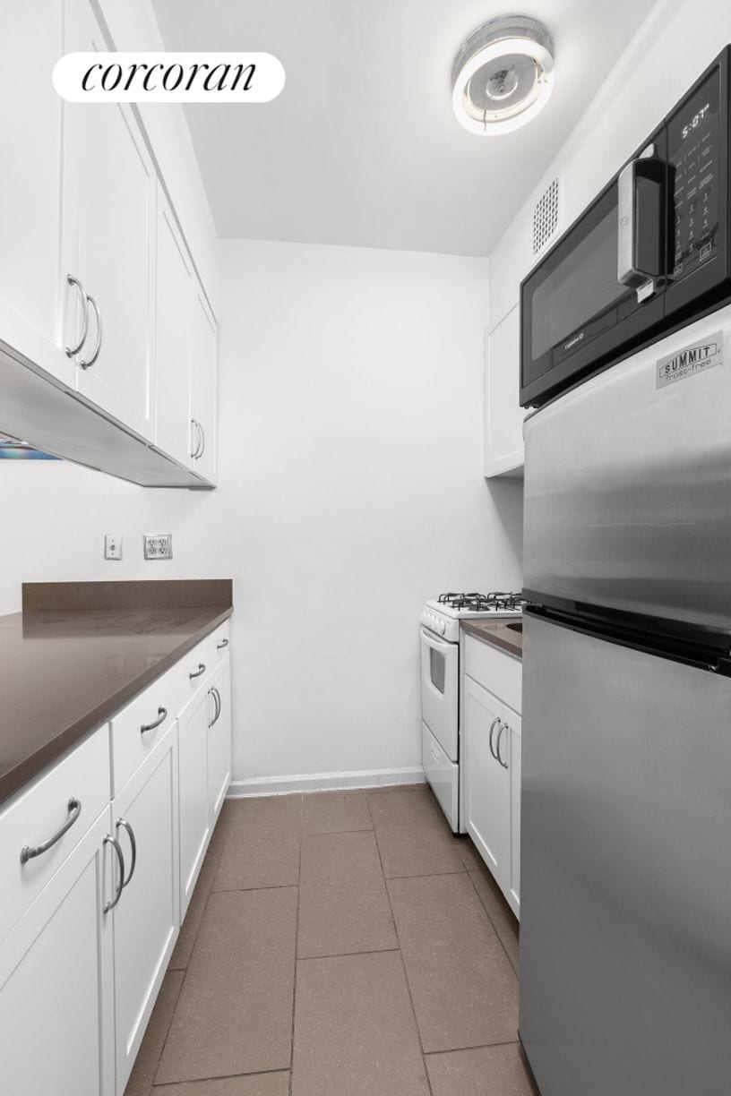 Building Photo - 444 E 87th St