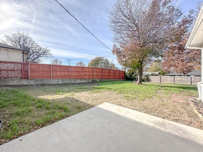 Building Photo - Midtown Tulsa: Stunning 4 bedroom 2 bathroom home