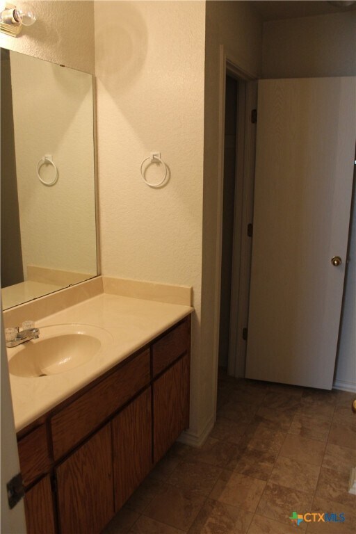 Building Photo - 2706 Alma Dr