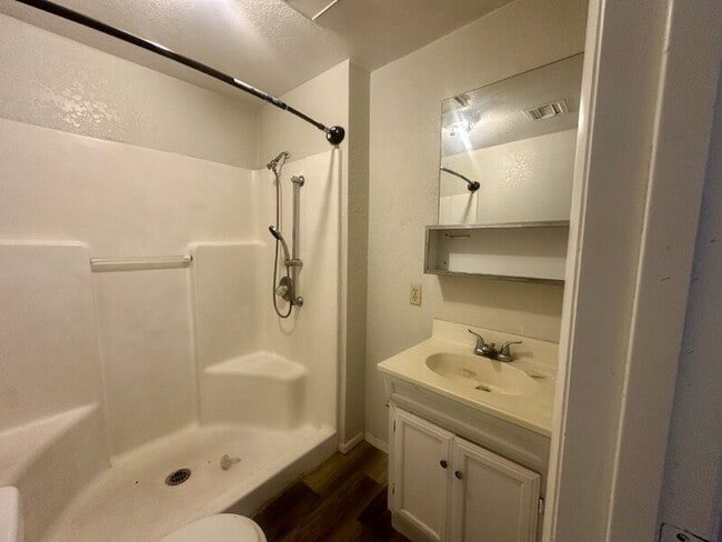 Building Photo - 495 N Phoenix St