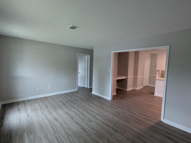 Building Photo - 433 Evans Mill Dr