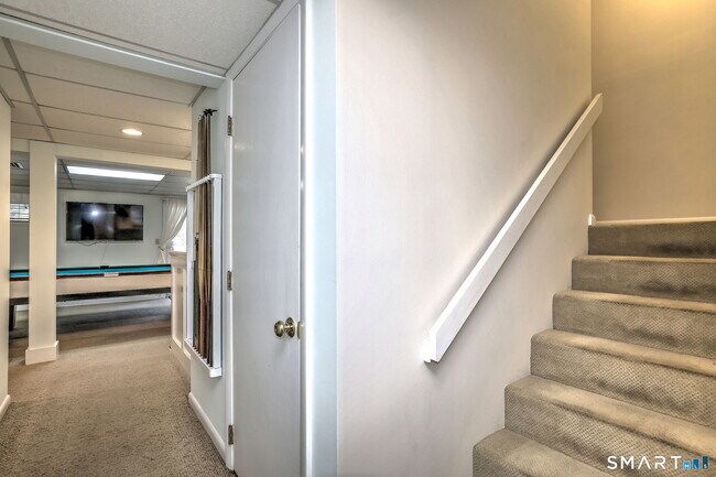 Building Photo - 47 Jerimoth Dr