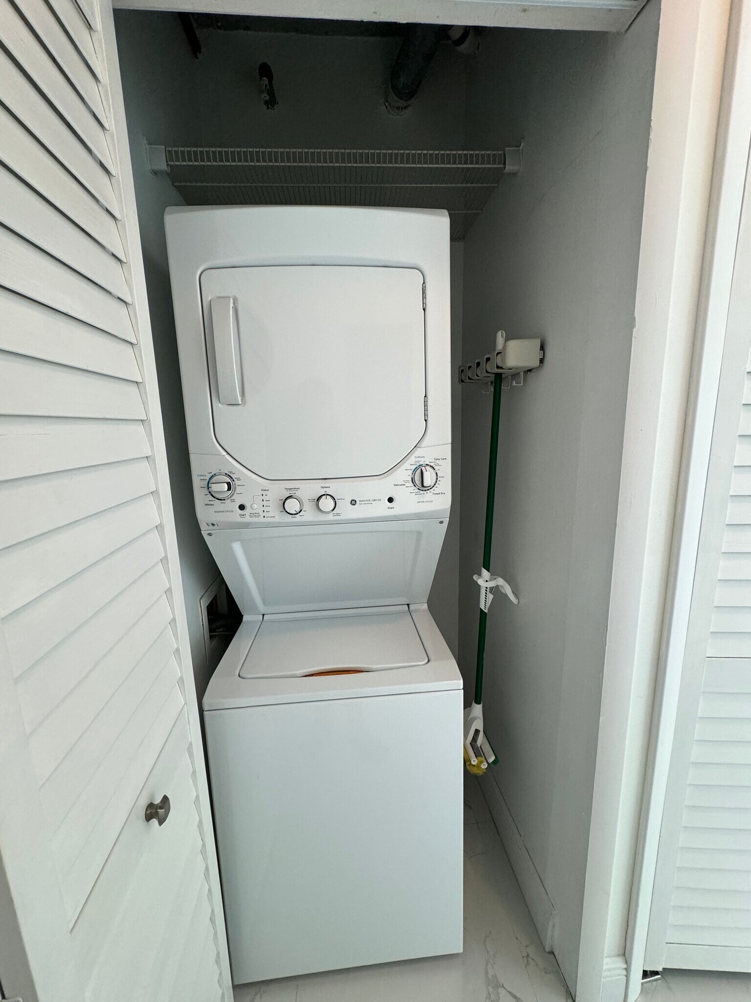 Building Photo - 690 SW 1st Ave