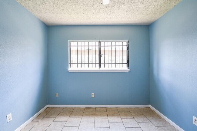 Building Photo - 8714 Valley Song Dr