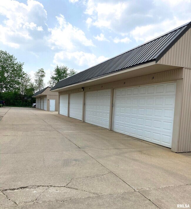 Building Photo - 1154 Kern Rd