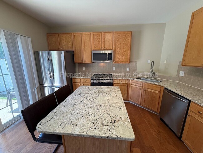 Building Photo - 3930 Fountain Village Cir