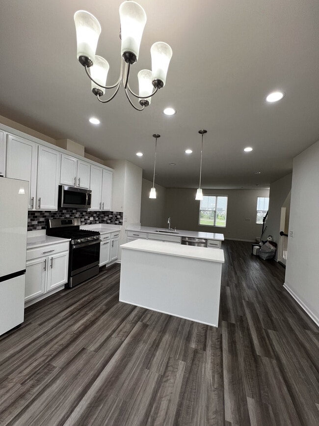 Building Photo - 858 Finley Dr