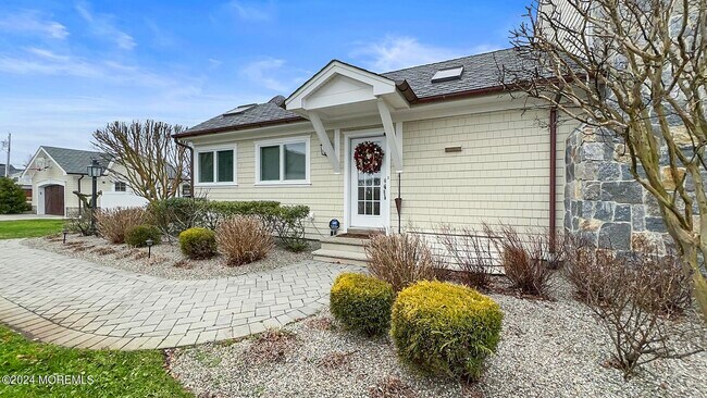 Building Photo - 9 Pocano Ave