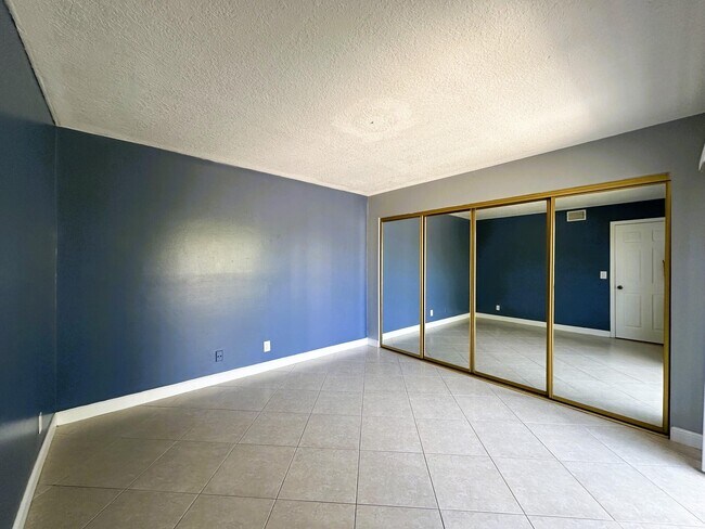 Building Photo - 303 Waterview Dr