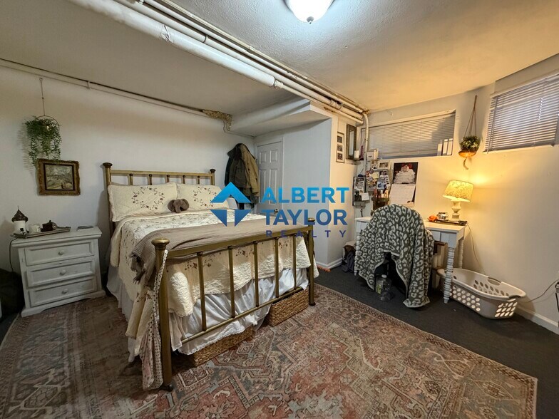 Building Photo - 210 Hemenway St