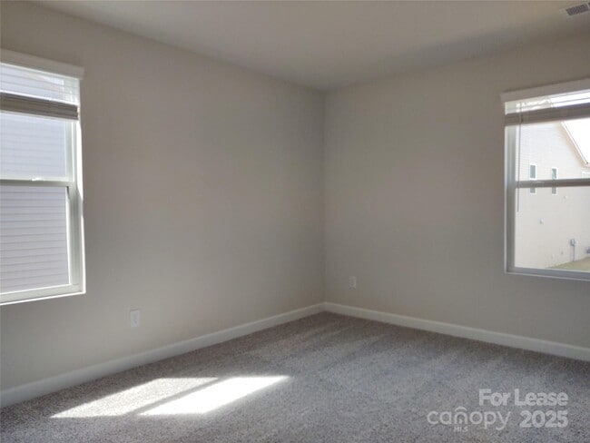 Building Photo - 326 Hyssop Ct