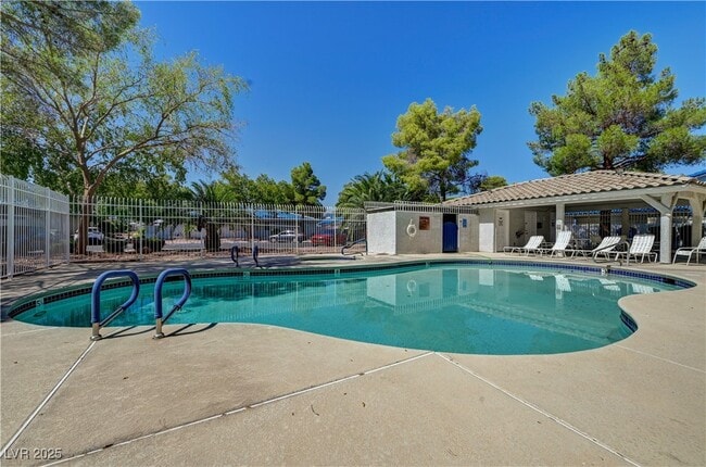 Building Photo - 2040 Willowbury Dr