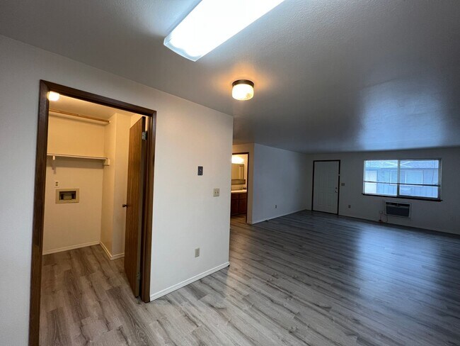 Building Photo - 4804 Bonnie Ln