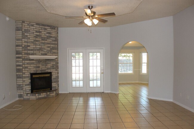 Building Photo - Charming 3-Bedroom Home in Jamesway Addition – Available Now!
