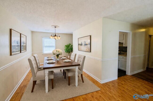 Building Photo - 13900 SW Wyandotte Dr