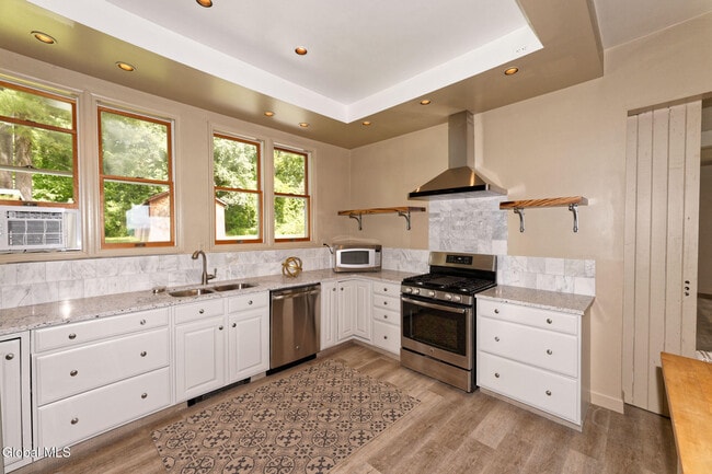 Building Photo - 1412 River Rd