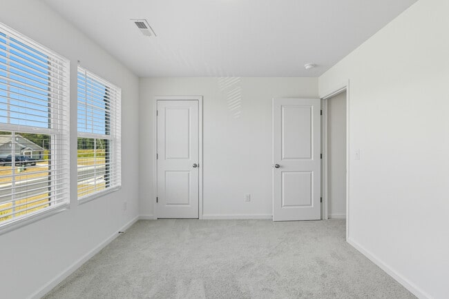 Building Photo - Viking Cove