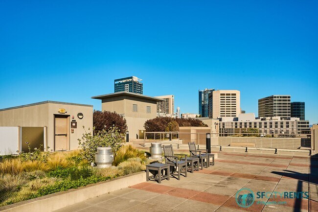 Building Photo - Hayes Valley: 1 Bed + Den @ The Hayes w/ Parking Included, Gym & Shared Roof Deck