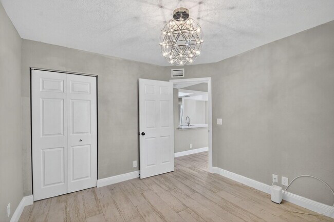 Building Photo - 4707 Lucerne Lakes Blvd E