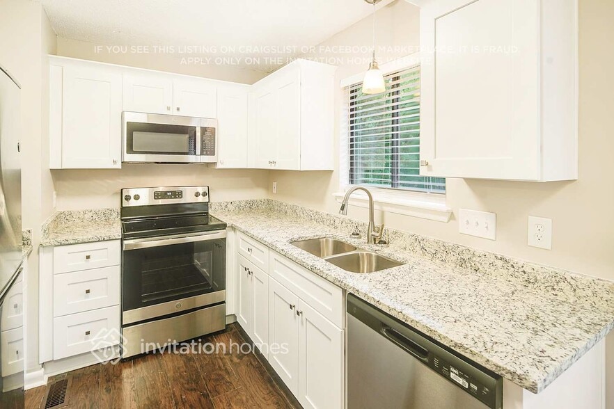 Building Photo - 4952 McAlpine Ln