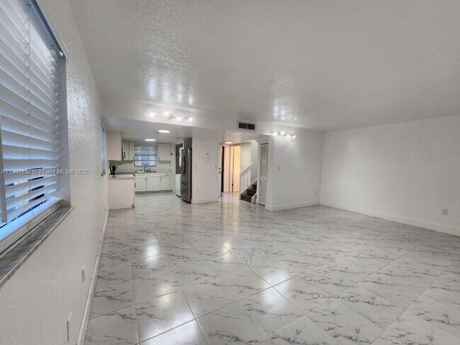 Building Photo - 5100 W 12th Ln