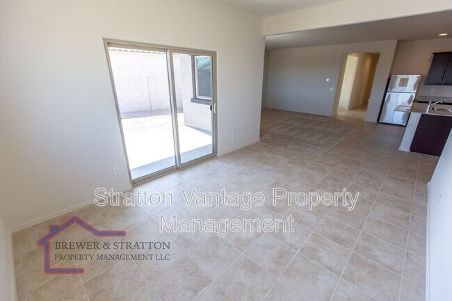 Building Photo - 18473 N Lakeside Dr