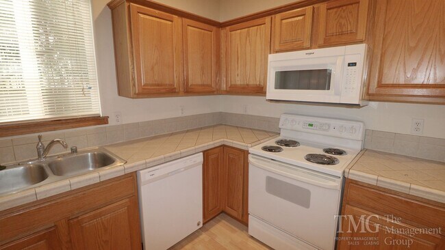 Building Photo - Beautiful 4-Bedroom Home with Custom Finishes & Thoughtful Layout