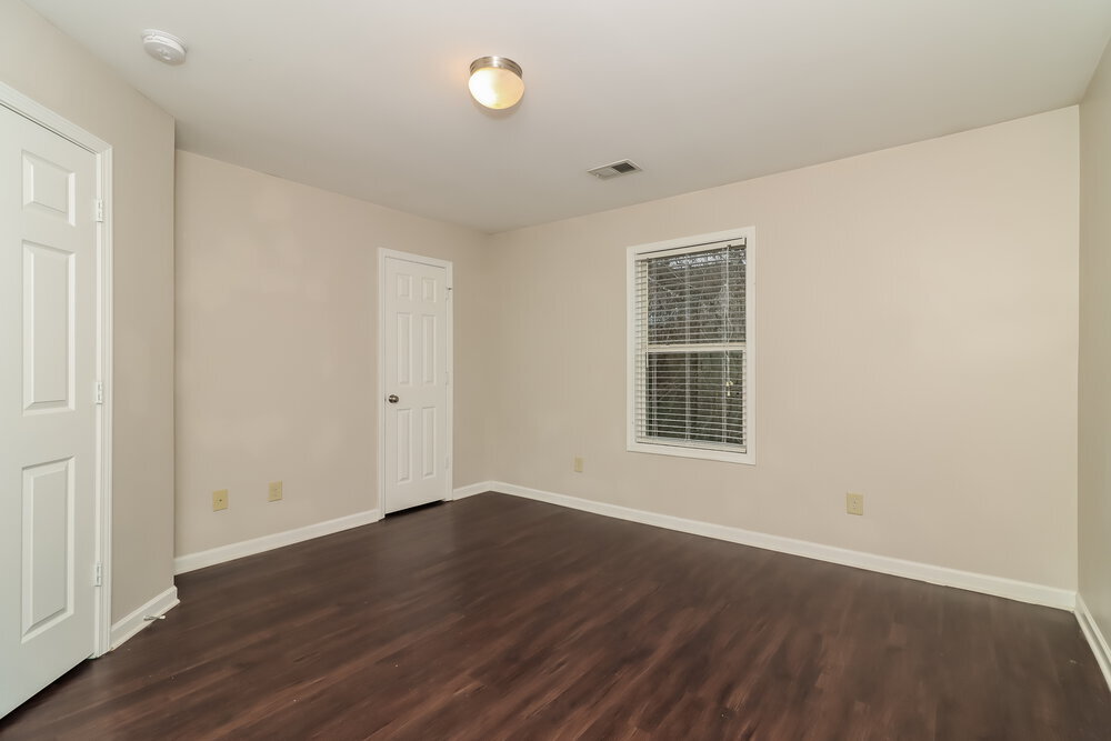 Building Photo - 27 Oakbrook Dr