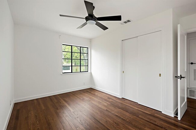 Building Photo - 1207 Ridgemont Dr