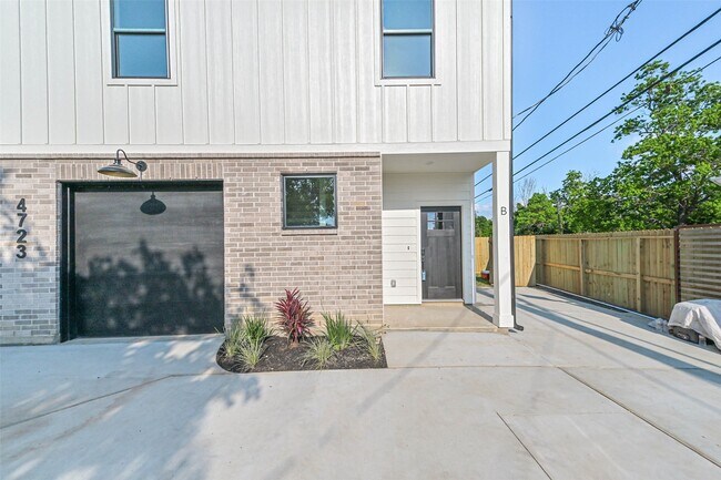 Building Photo - 4721 Mallow St