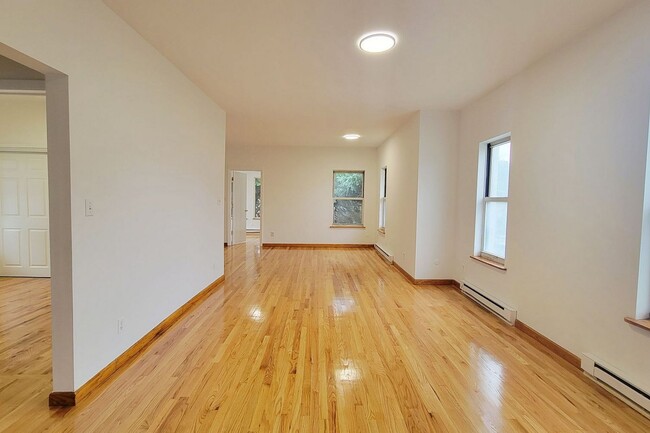 Building Photo - 86 E Fort Lee Rd