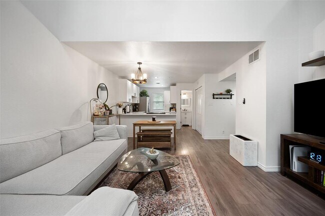 Building Photo - 1135 Barton Hills Dr