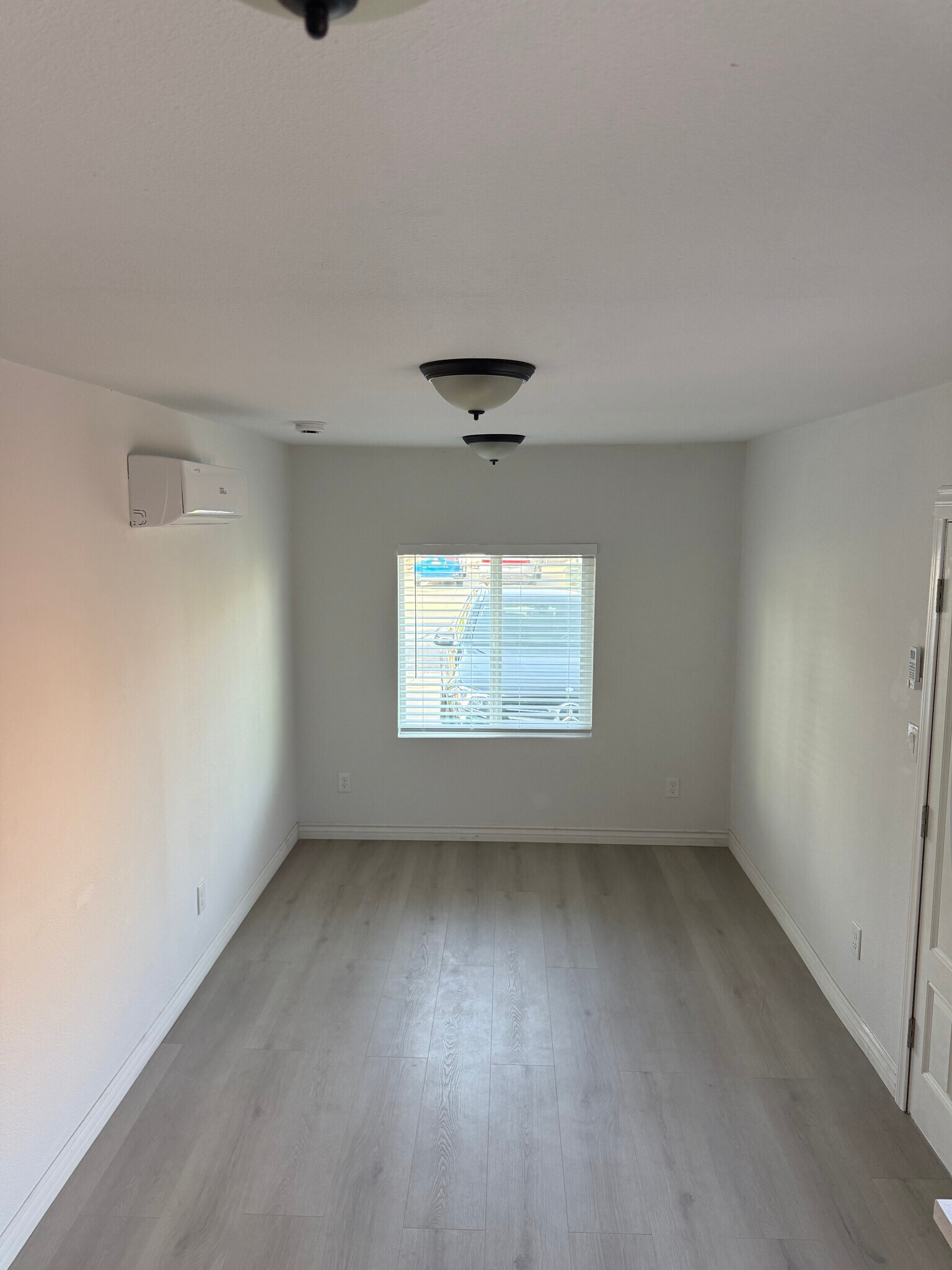 Building Photo - 631 N Brierwood Ave