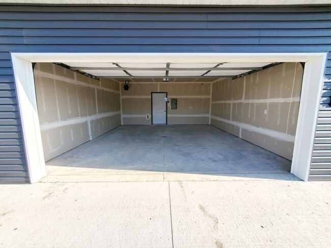 Building Photo - 4450 Cumberland Loop