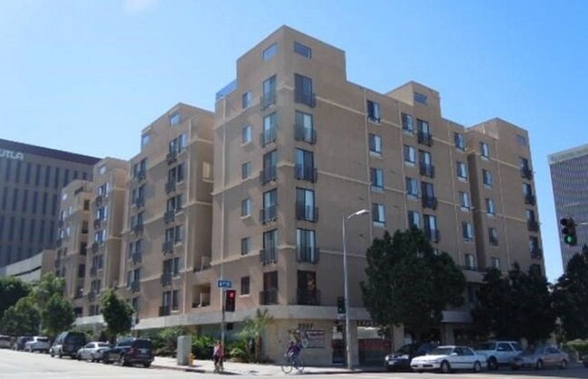 Building Photo - 625 S Berendo St