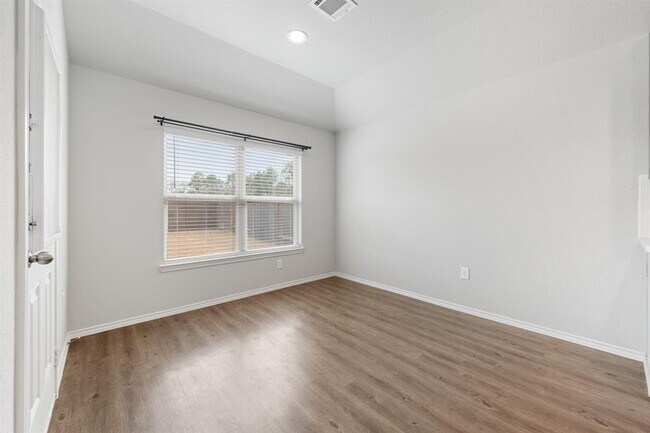 Building Photo - 20706 Southern Wds Blvd