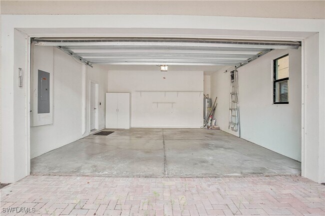 Building Photo - 1292 Kendari Terrace