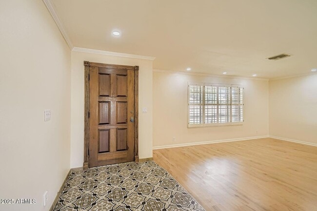 Building Photo - 201 W Diana Ave