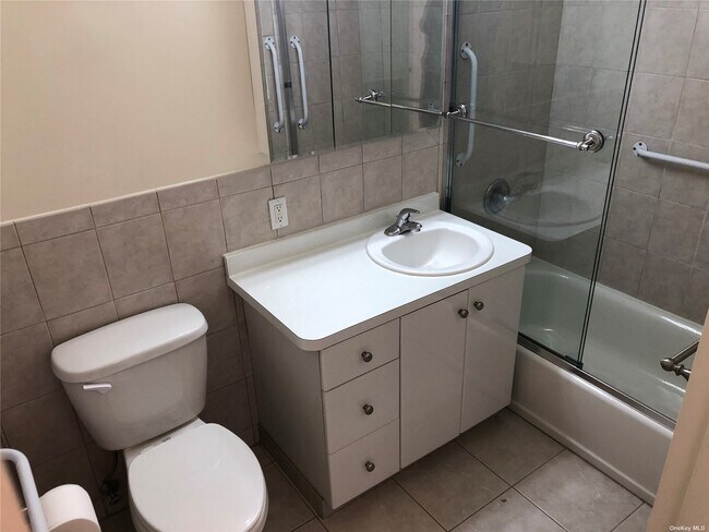 Building Photo - 303 Main St