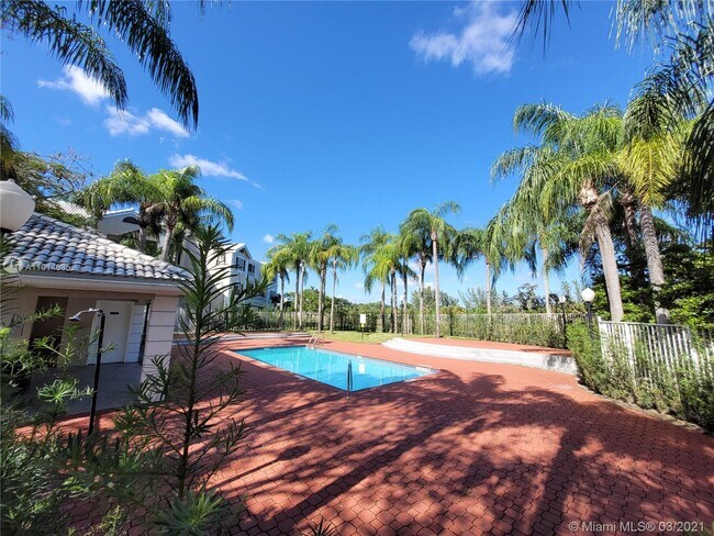 Building Photo - 2850 N Oakland Forest Dr