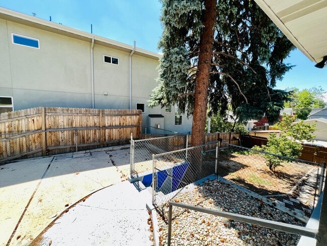 Building Photo - 2875 S Sherman St